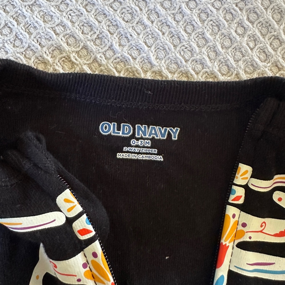 Old Navy Black Dia De Los Muertos Skeleton Print Baby Footie Pajamas - Picture 2 of 4